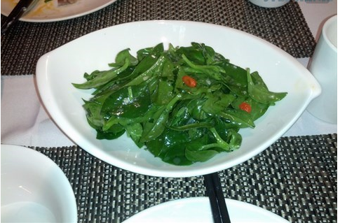 三七叶怎么吃：泡水喝或者凉拌菜