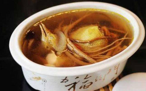 三七根炖鸡的功效