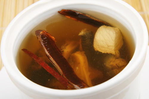 灵芝煲汤还是泡水喝怎么选择好？