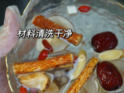 五指毛桃和土茯苓煮水的做法