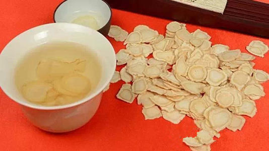 西洋参泡水喝的6大功效与4种最佳食用方法及4大禁忌
