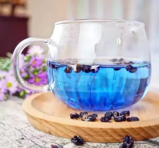 黑枸杞泡水的颜色和温度