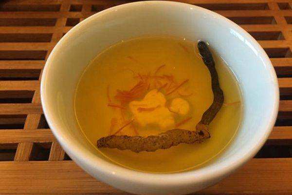 藏红花可以和冬虫夏草一起泡水喝吗？