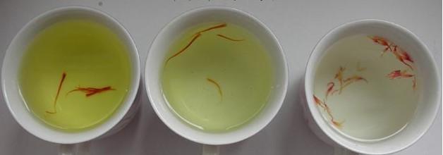 藏红花泡水的颜色