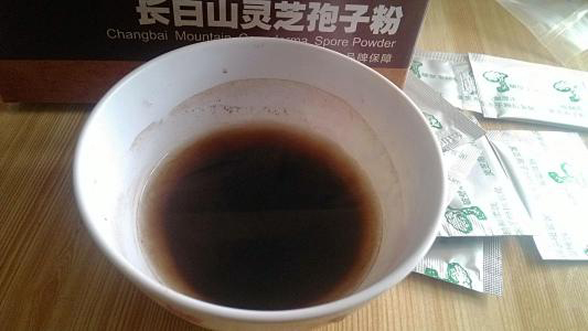 灵芝孢子粉不能用高温热水冲服的原因，告诉你最佳水温！