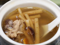 湿热重的人可以吃党参吗